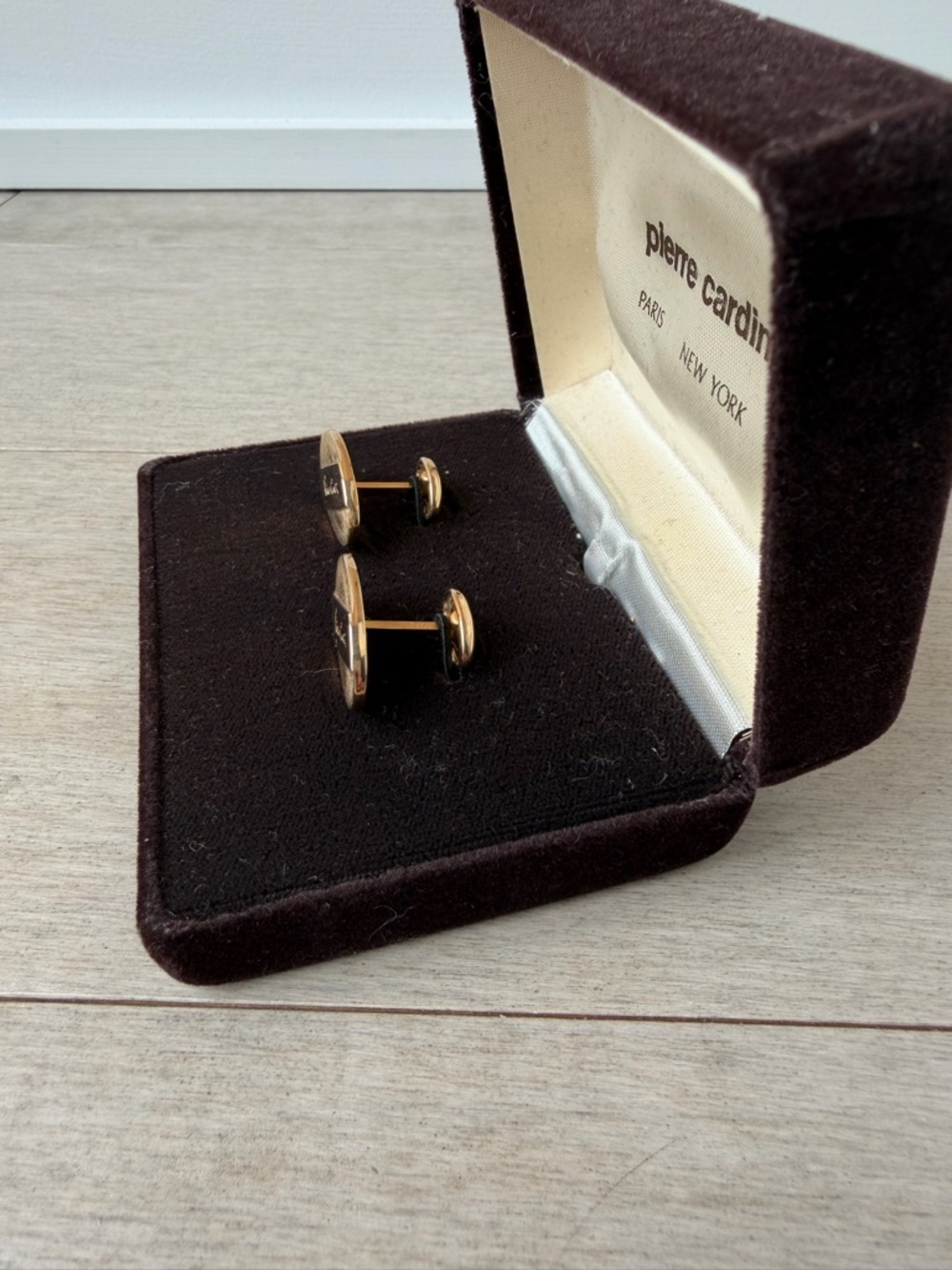 Pierre Cardin Gold Oval Signature Cufflinks - Picture 3 of 3